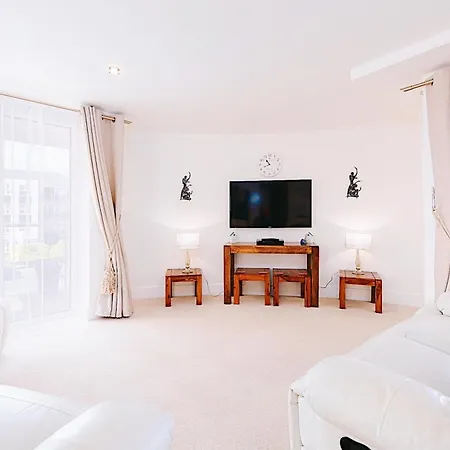 Number 2 In Lusty Glaze, Newquay Holiday home